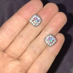 Beautiful diamond studs with center aurora diamond